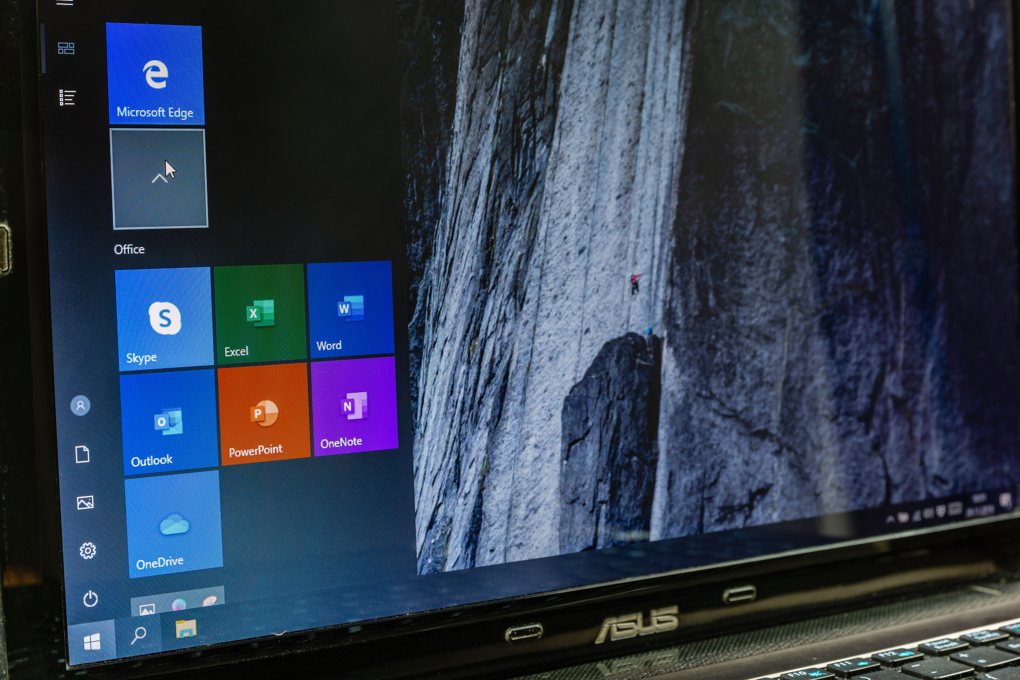 How to Change Your Background on Windows 10 Without Activation