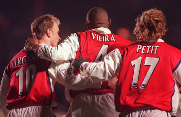 Ladda ner Dennis Bergkamp Arsenal Dream Team. Wallpaper | Wallpapers.com