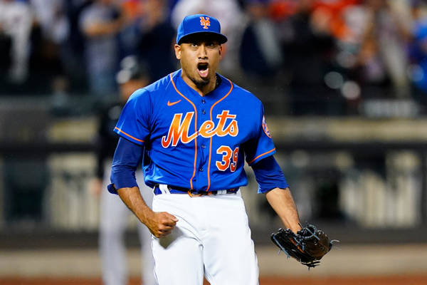 Download Excited Edwin Diaz Wallpaper | Wallpapers.com