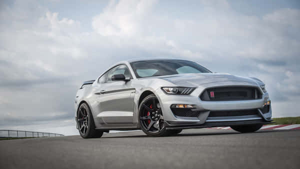Download Ford Mustang Shelby Gt350 2048 X 1152 Wallpaper Wallpaper ...