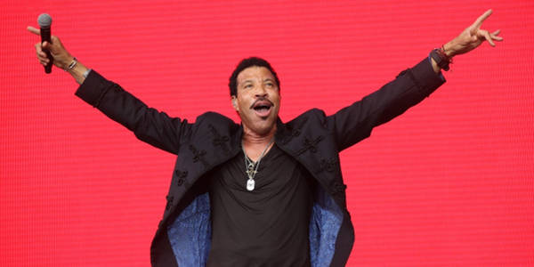 Download Lionel Richie American Music Artist Wallpaper | Wallpapers.com