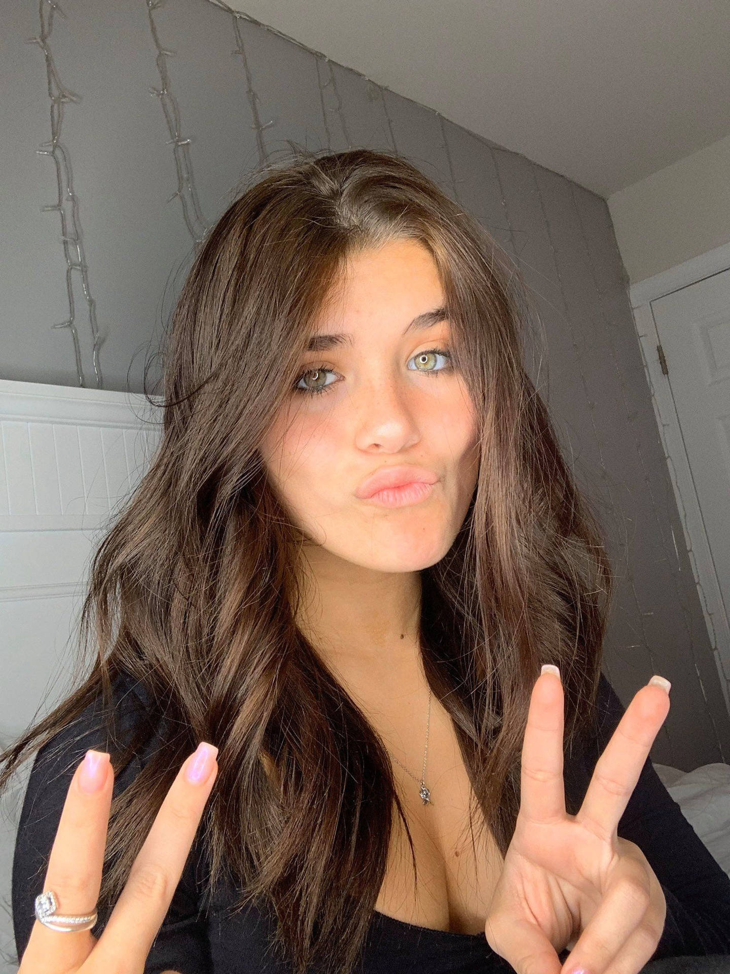 Free Famous Background Photos, [1200+] Famous Background for FREE