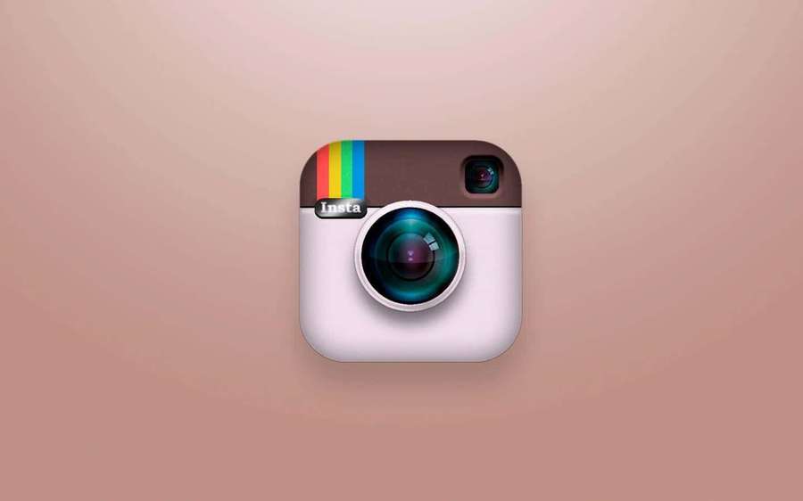 Instagram app icon with rainbow stripe and lens reflection on pink background. — Aesthetic Instagram Wallpaper