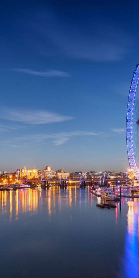London Eye und Stadtlichter spiegeln sich im Fluss in der Dämmerung. — Alcatel Wallpaper