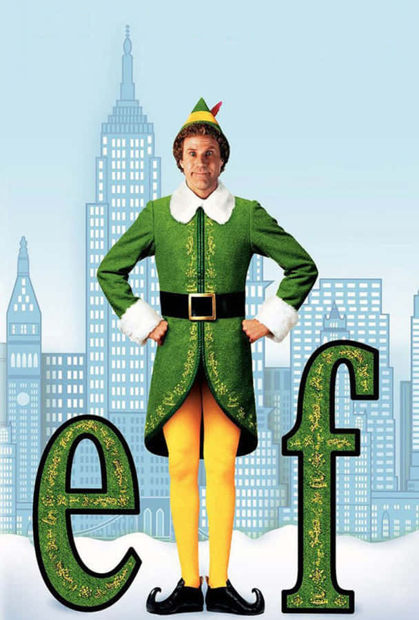 Um homem vestido de elfo fica em frente a uma paisagem urbana nevada com grandes letras decorativas que soletram 'elf'. — Amigo Papéis de Parede