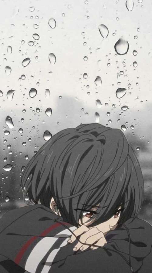 Seorang gadis anime sedih memeluk dirinya sendiri di balik jendela yang terkena percikan hujan. — Anime Sedih Sendiri Wallpaper