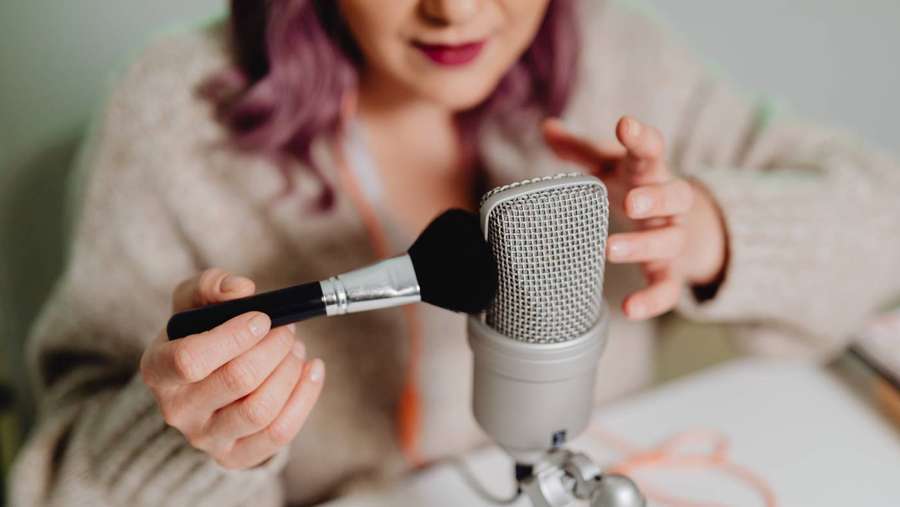 Person with purple hair holding makeup brush near microphone indoors — Asmr Wallpaper