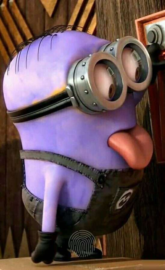 Minion roxo com óculos de proteção colocando a língua para fora. — Asseclas Papéis de Parede