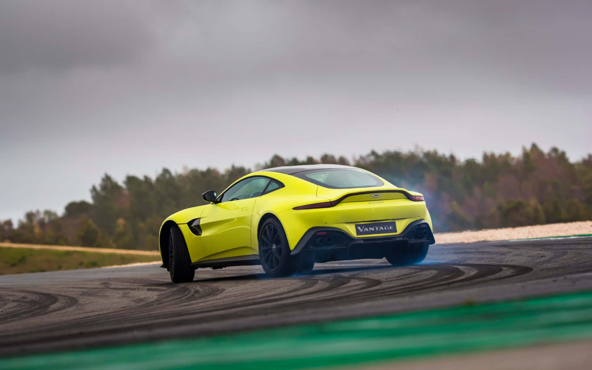 Aston Martin Vantage Fondo de pantalla