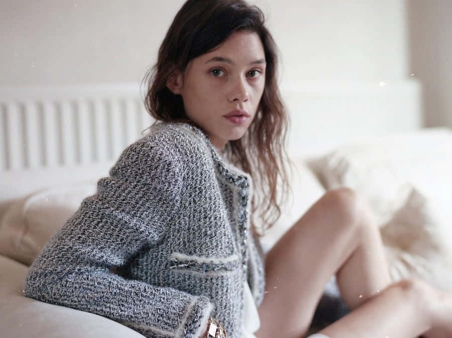 Astrid Berges Frisbey Achtergrond