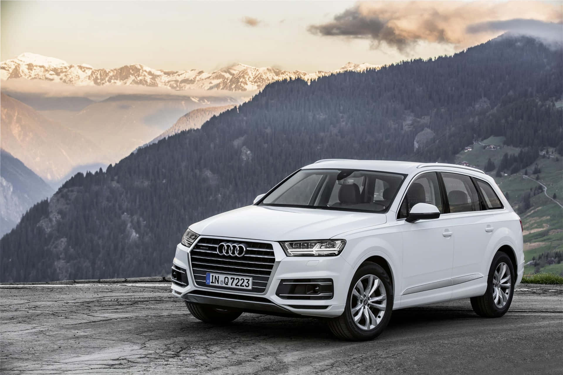 Audi Q7 Wallpaper