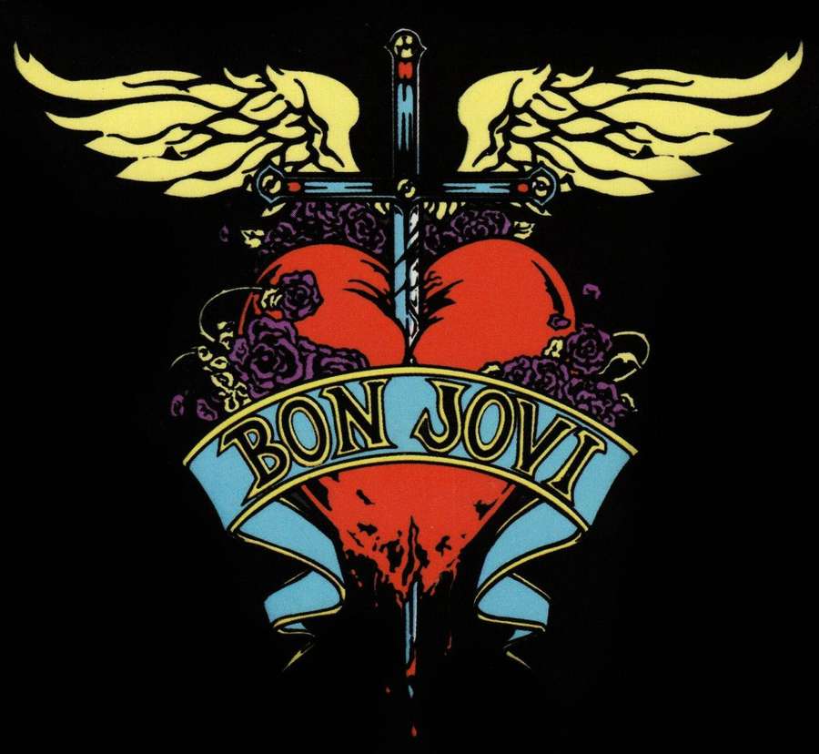 Logotipo de Bon Jovi con espada atravesando el corazón, alas y rosas sobre fondo negro. — Banda Imágenes