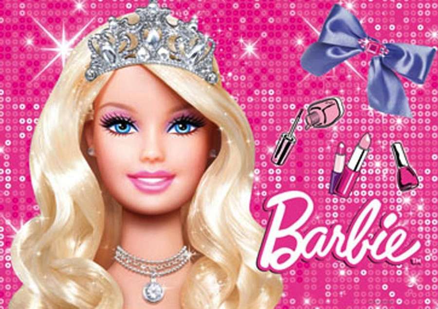 Barbie-Puppe in glamourösem Outfit mit Krone und Make-up-Artikeln auf pinkem Paillettenhintergrund. — Barbie Bilder