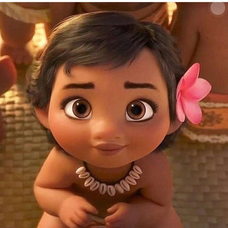 Bebê com flor rosa no cabelo e colar de conchas — Bebê moana Papéis de Parede