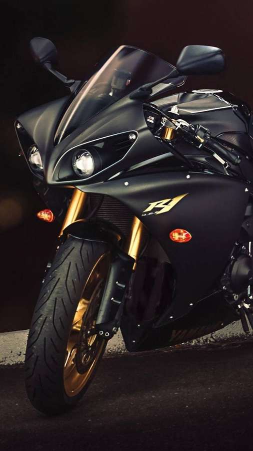 Motocicleta deportiva negra con horquillas doradas y acentos rojos estacionada sobre asfalto. — Bicicletas iPhone Fondos de pantalla