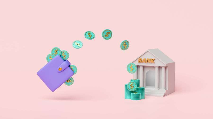 Cartera morada liberando monedas hacia un pequeño edificio bancario con montones de monedas. — Billetera morada Fondos de pantalla