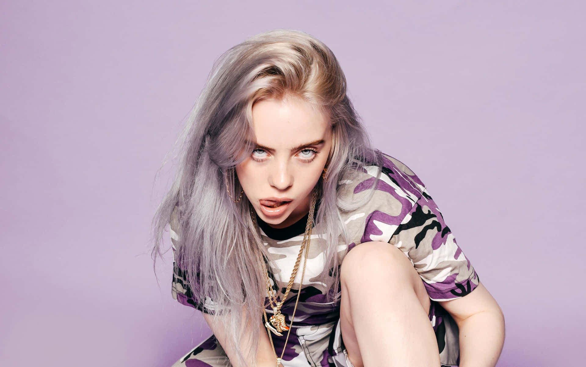 Billie Eilish Ungu Wallpaper