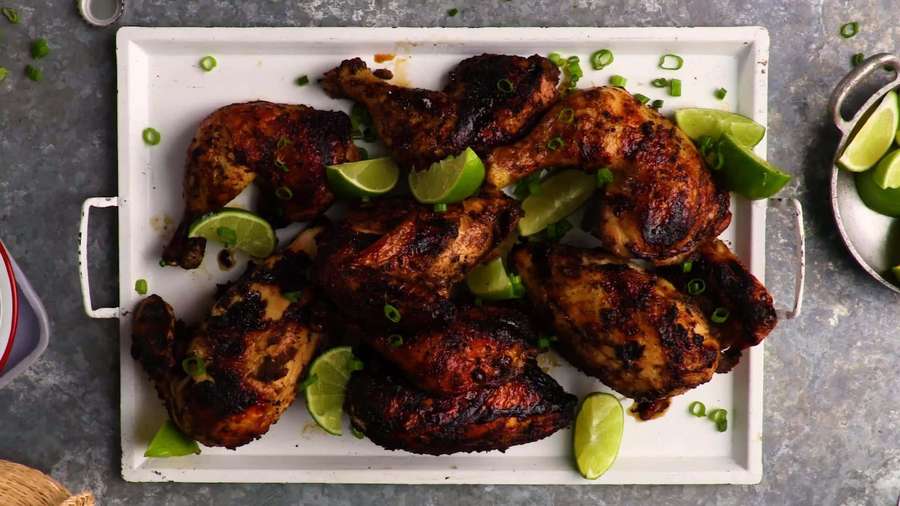 Grilled chicken garnished with lime and green onions on a white serving tray. — Blackened Chicken Wallpaper