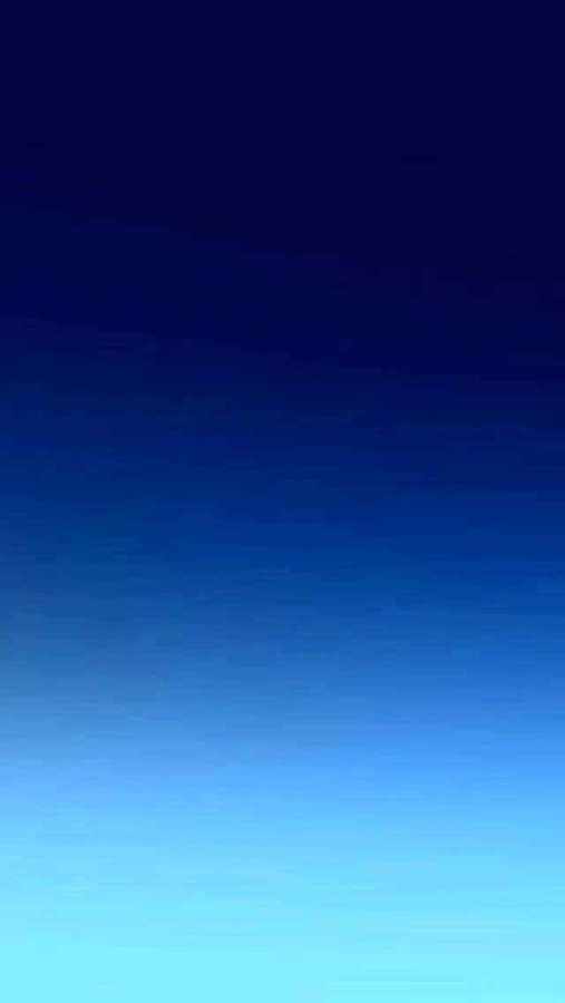 Verlauf blauer Himmel von dunklem Marineblau zu hellem Cyan — Blue Ombre Wallpaper