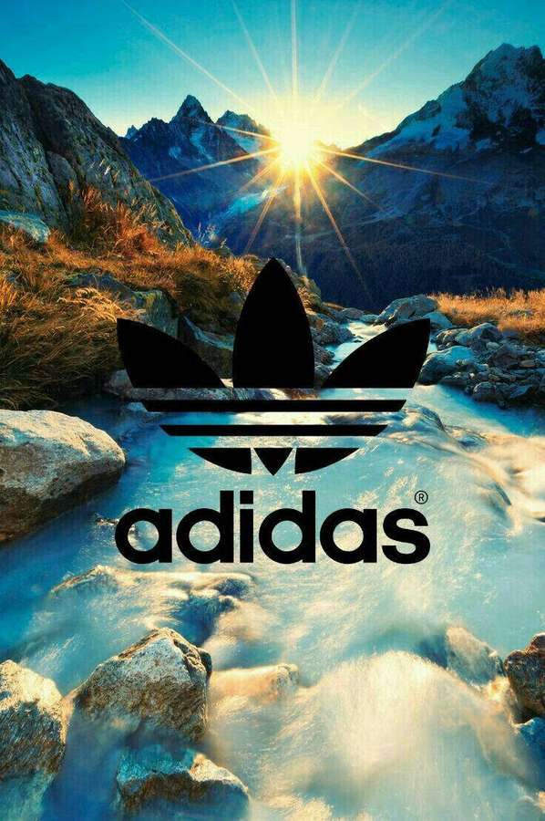 Logo Adidas su ruscello di montagna al tramonto — Brand Sfondi