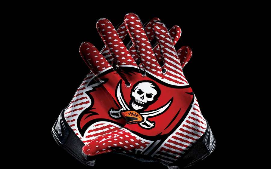 Tampa Bay Buccaneers football gloves with skull logo on black background — Buccaneers Wallpaper
