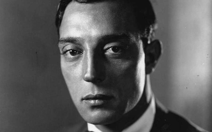 Close-up black and white portrait of a man in a suit looking directly at the camera. — Buster keaton Wallpaper