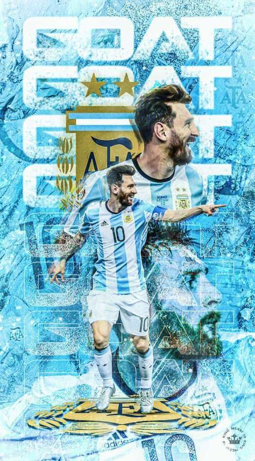 Lionel Messi na camisa da Argentina comemorando com o texto 'GOAT' e o emblema do time em fundo azul gelo. — Cabra Papéis de Parede