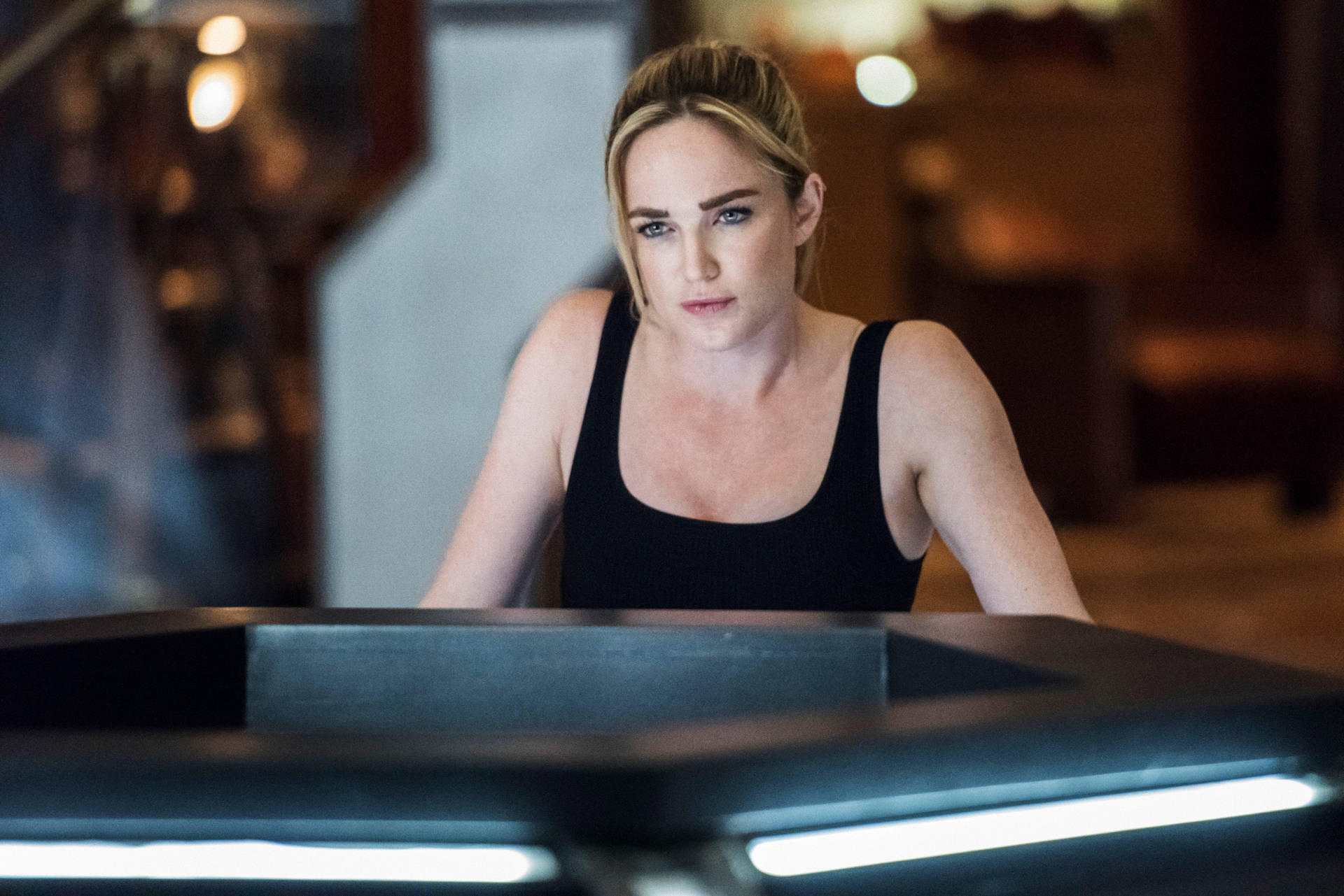 Caity Lotz Wallpaper