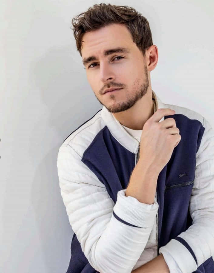 Callan Mcauliffe Taustakuva