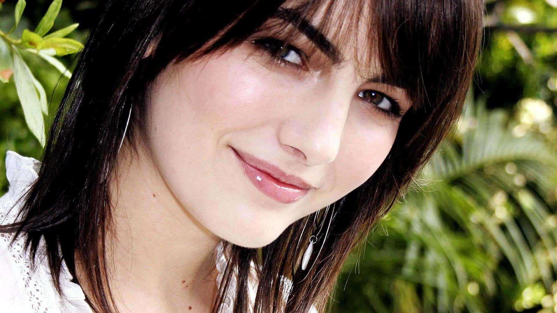 Camilla Belle Taustakuva