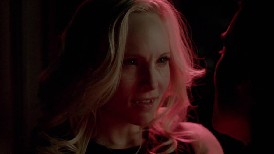 Caroline Forbes Taustakuva