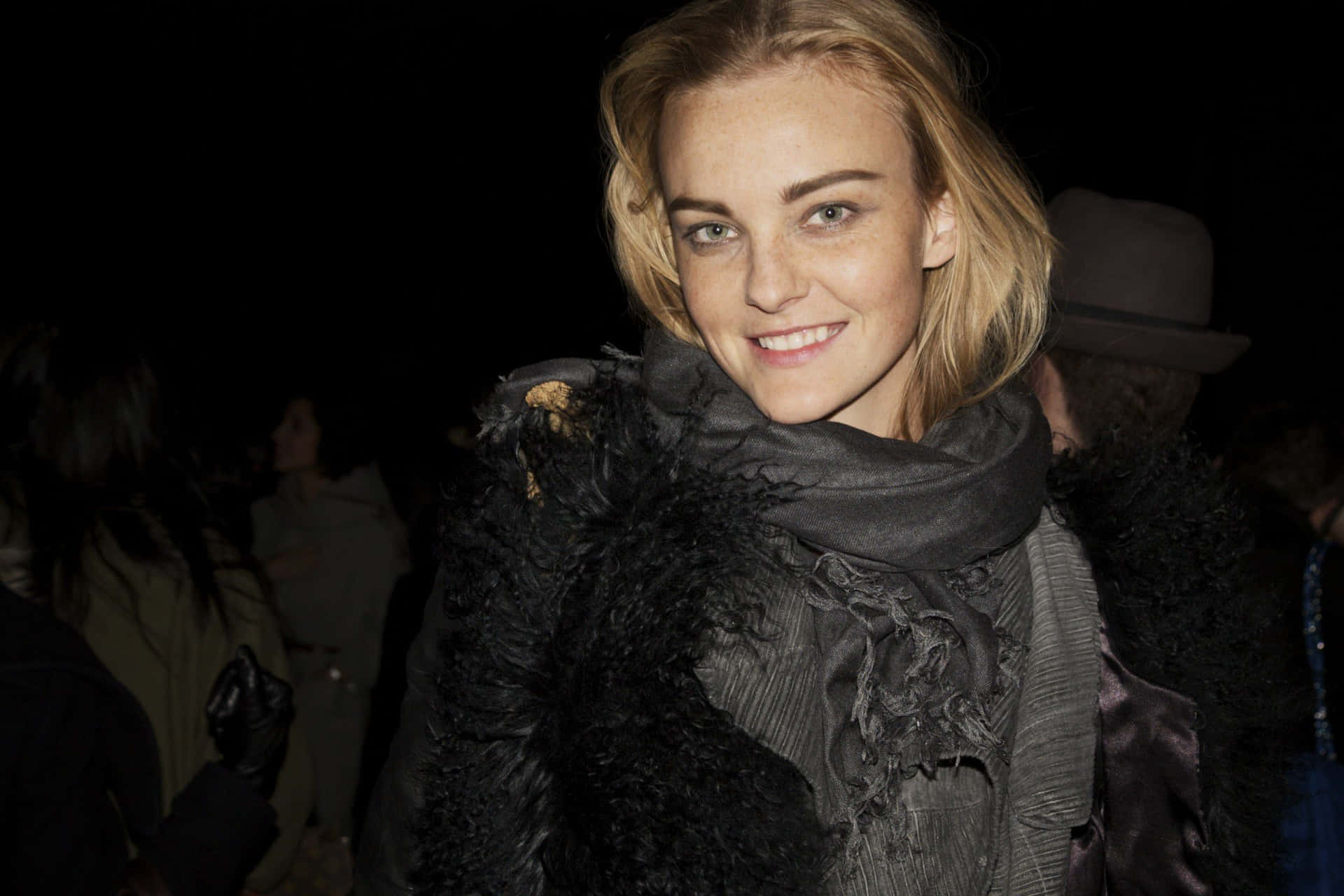 Caroline Trentini Taustakuva