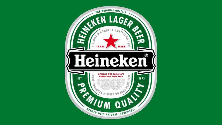 Logotipo de cerveza Heineken sobre fondo verde con estrella roja y detalles de texto — Cerveza Fondos de pantalla