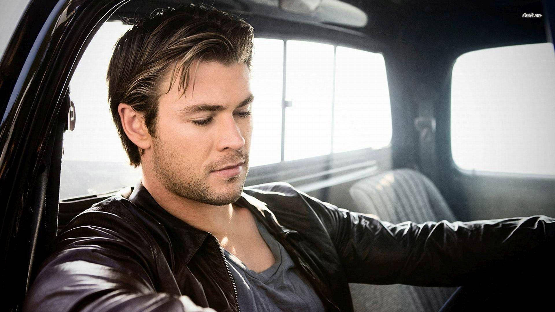 Chris Hemsworth Wallpaper