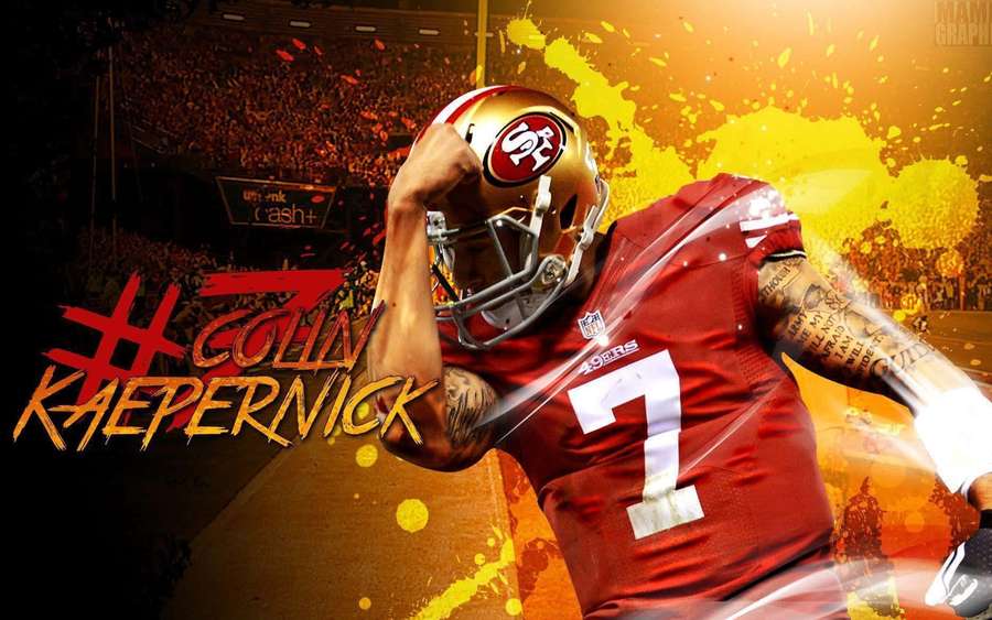 Jugador de fútbol americano con camiseta roja número siete levanta casco en celebración con fondo naranja amarillo. — Colin Kaepernick Fondos de pantalla