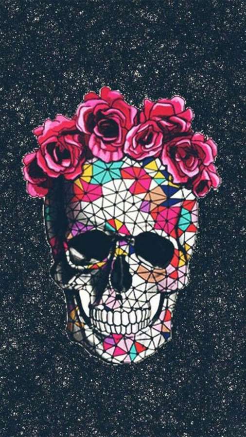 Crânio geométrico colorido usando rosas cor-de-rosa contra um fundo escuro cintilante. — Crânios e rosas Papéis de Parede