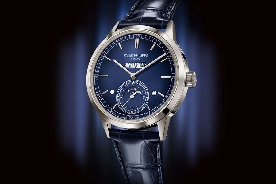 Un reloj de lujo Patek Philippe con esfera azul y correa de cuero. — Cuero negro Fondos de pantalla