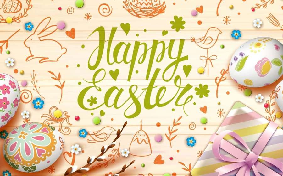 Hyvää pääsiäistä -tervehdys munilla, linnuilla, kukilla ja lahjalla puutaustalla. — Cute Happy Easter Taustakuvat