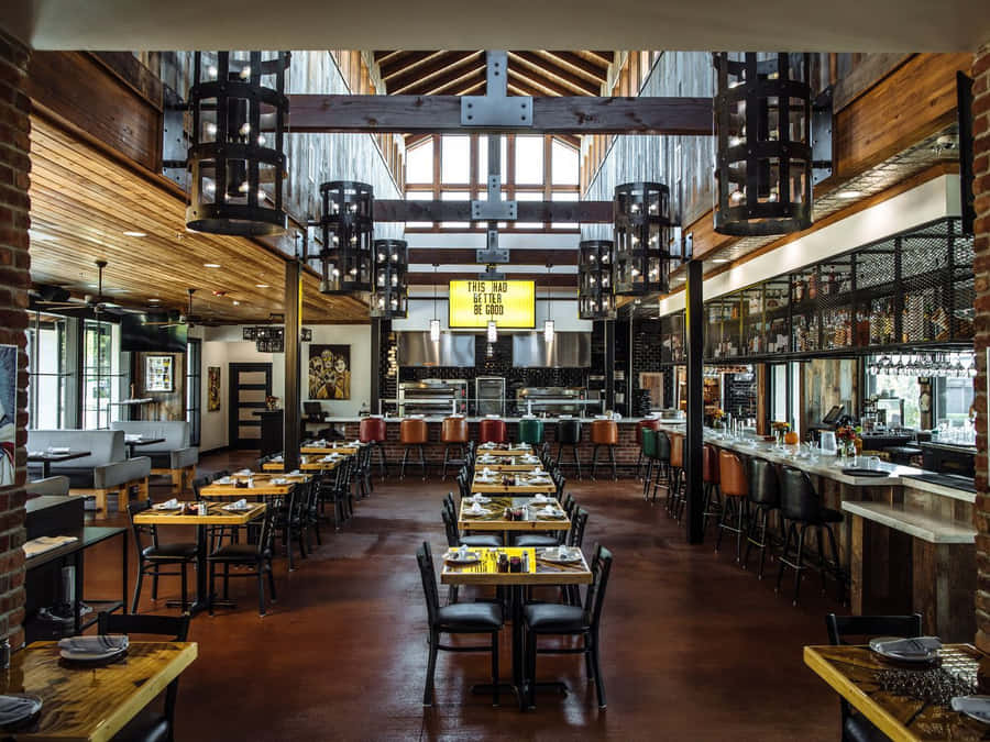Modern rustik restaurang med träbord, stolar och bjälkar. — Dallas County bakgrund Bakgrunder