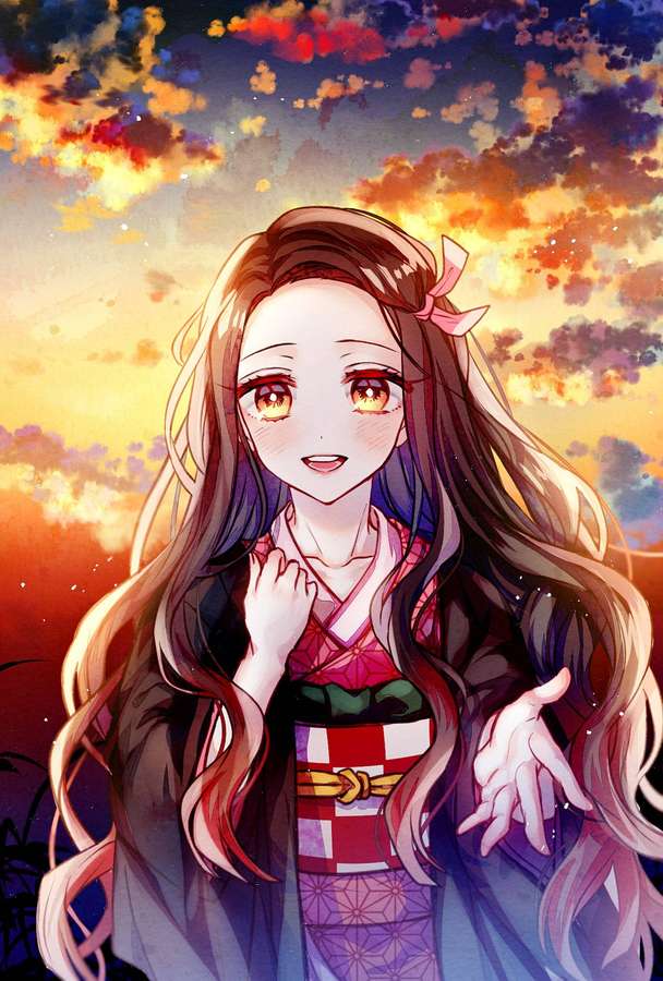 Anime-Mädchen in Kimono lächelt bei Sonnenuntergang mit bunten Wolken im Hintergrund. — Dämonentöter Nezuko Cute Wallpaper