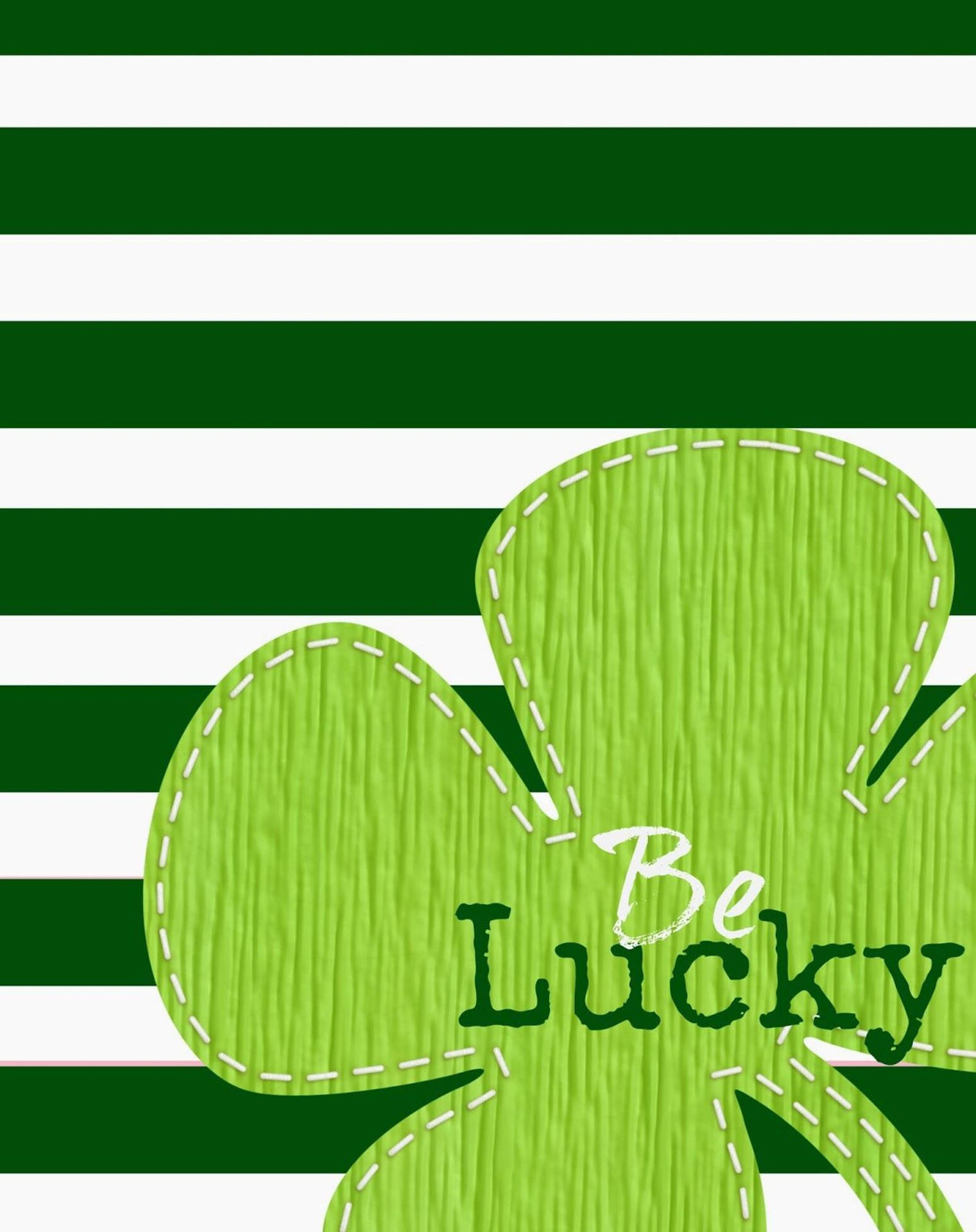 Trevo verde com texto 'Be Lucky' em fundo listrado verde e branco. — De Patrick Papéis de Parede