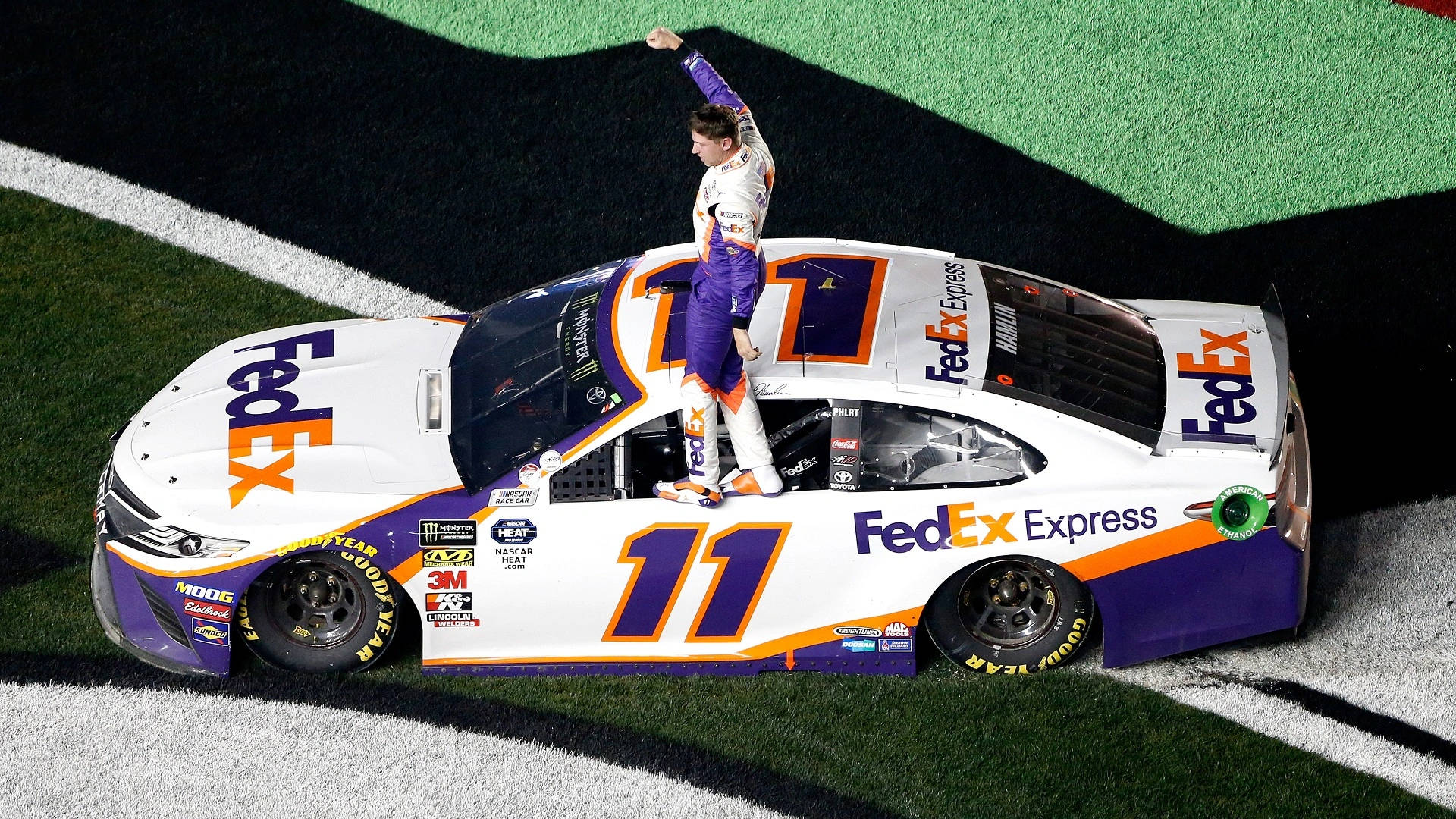Denny Hamlin Bakgrund