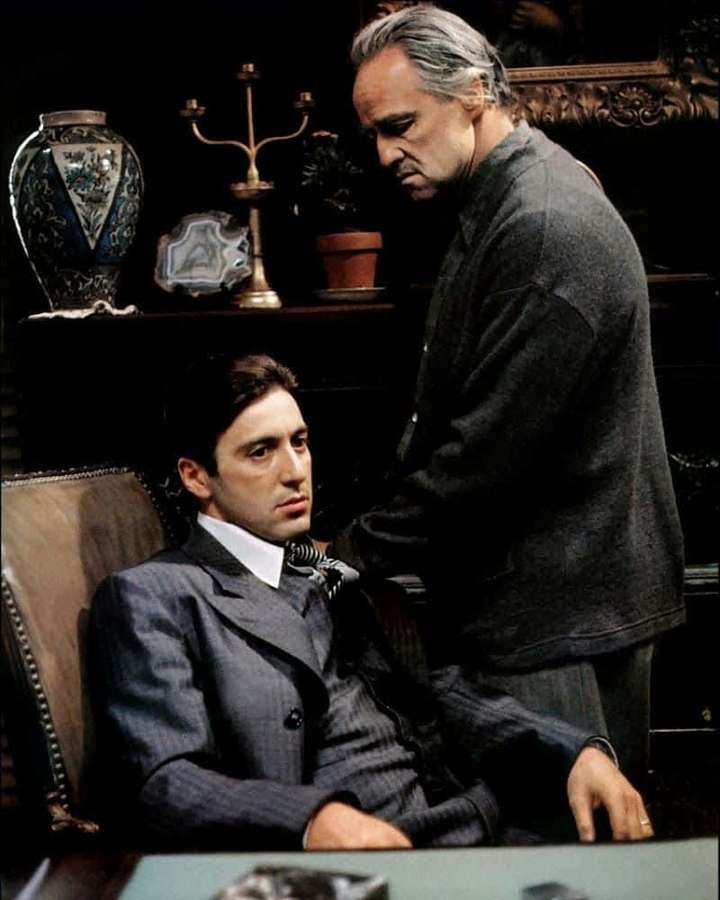 Zwei Männer in einer angespannten Innenszene aus einem klassischen Film — Der Pate Wallpaper