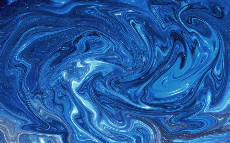 Padrão abstrato de arte fluida em azul e prata rodopiante com destaques brilhantes. — Desktop Marble Papéis de Parede