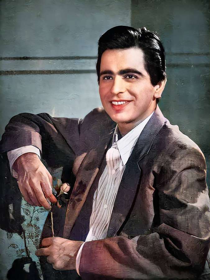 Man in suit holding rose smiling against textured wall — Dilip Kumar Picture