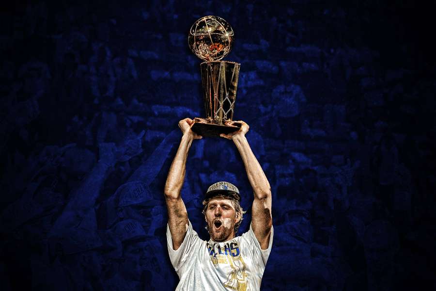Basketball player holding up championship trophy in arena crowd. — Dirk Wallpaper