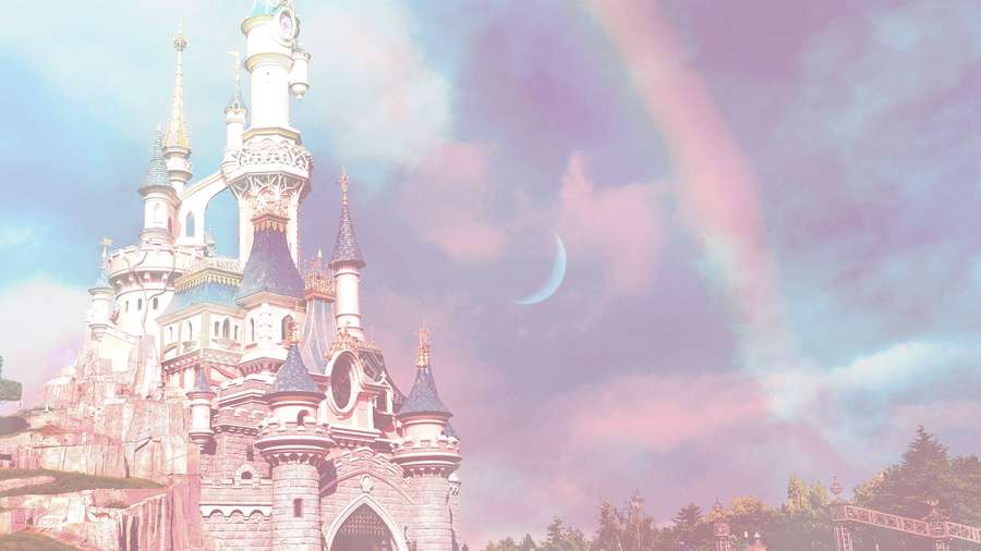 Oikukas linna sateenkaaren ja puolikuun alla unenomaisella taivaalla. — Disneyland Taustakuvat
