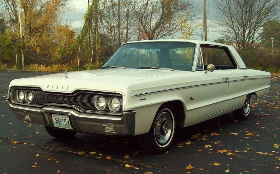 White vintage Dodge car parked on asphalt covered with fallen autumn leaves. — Dodge Polara Wallpaper