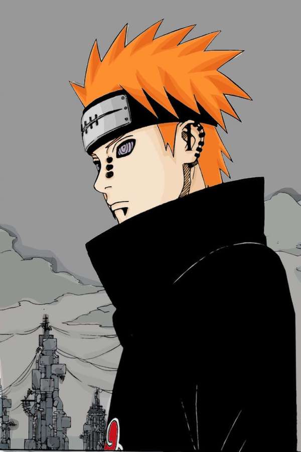 Anime-ninja oranssilla hiustyylillä ja mustalla viitalla seisomassa harmaassa kaupunkimaisemassa. — Dope Puhelin Taustakuvat