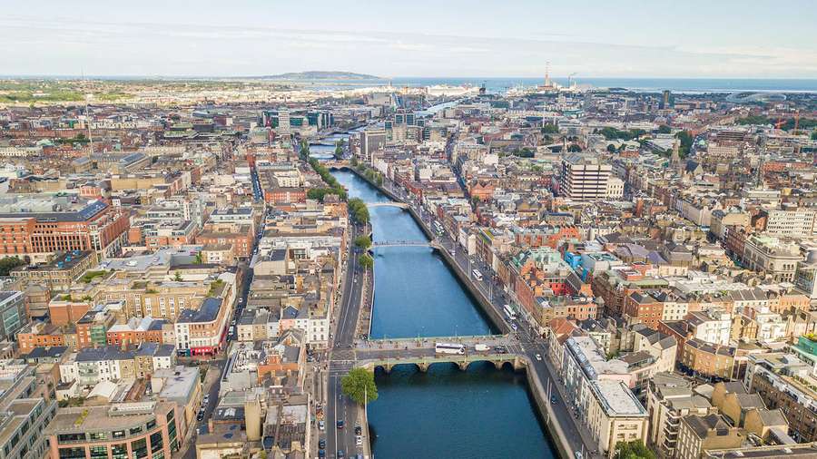 Aerial view of Dublin city with the River Liffey and historic buildings. — Dublin Wallpaper